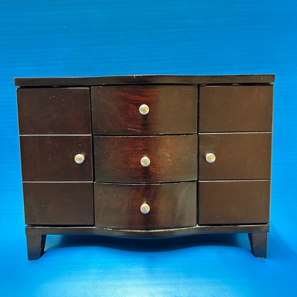 Vintage jewelry box: three drawers two doors